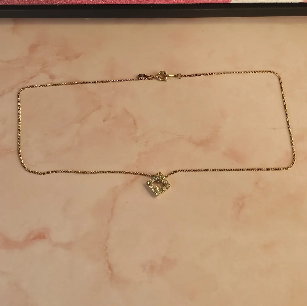 ✨️Givenchy G Logo Vintage Gold Tone & Crystal Pendant Necklace✨️ - Picture 11 of 11
